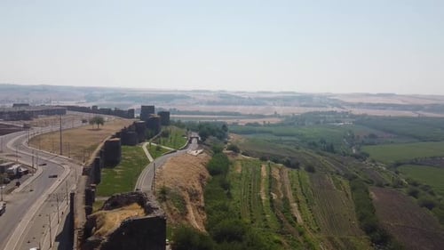 Les jardins de l'Hevsel, la forteresse de Diyarbakir et le Tigre