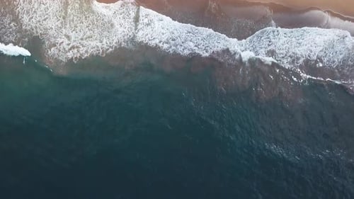 Cenital Drohnen-Shooting Von Ein Paradies Virgine Beach In Der Karibik Mit Wellen Und Palmen