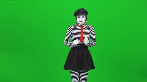 Mime Girl lacht über jemanden