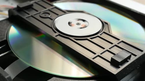Compact Disc-Lesemechanismus zum Einlegen von Medien 4K 2160p UltraHD-Filmmaterial - DVD- und CD-Player