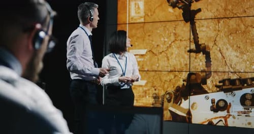 Techniker im Überblick über Marslandung
