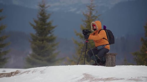 Photographer Captures Snowy Mountain Landscape in Winter