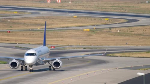 Flugzeugrollen auf dem Flugplatz