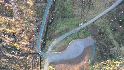 O reflorestamento continua em Bonny Glen, no condado de Donegal, Irlanda
