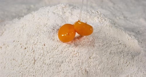 900737