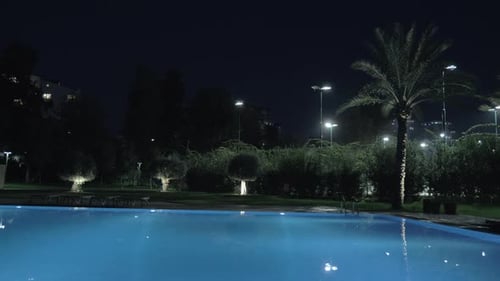 Nachtansicht des Außenpools