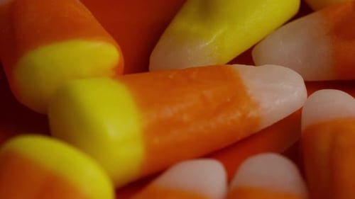 Rotierende Aufnahme von Halloween Candy Corn - CANDY CORN