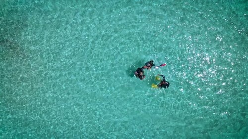Playa Cas Abou en la isla caribeña de Curazao Playa Cas Abou en Curazao Caribe Tropical White