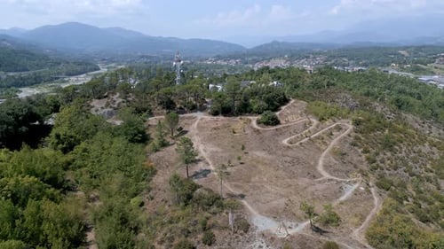 Landschaft mit einem Funkturm