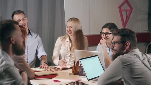 Gruppe ehrgeiziger Geschäftsleute