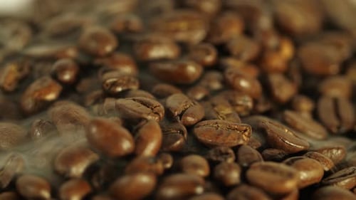 Mit Rauch geröstete Kaffeebohnen