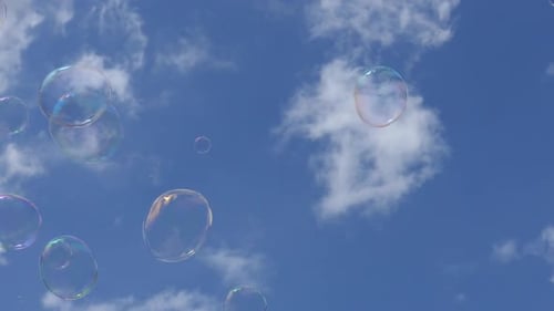 Seifenblasen auf blauem Himmel 02