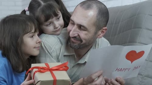 Father Receives a Heartfelt Birthday Gift From Daughters