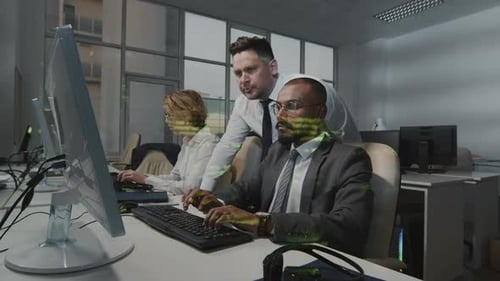 Travailleurs en sécurité des données au bureau