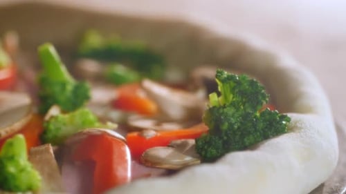 Der Prozess des Kochens von Pizza im Ofen