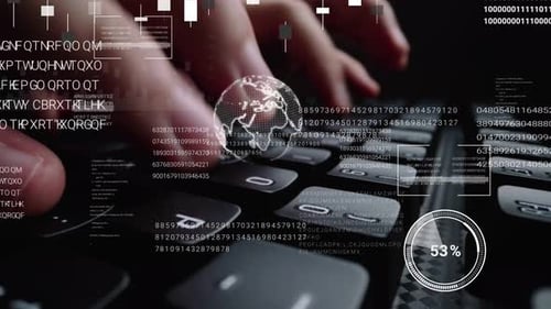 Mann arbeitet an Laptop-Tastatur mit grafischer Benutzeroberfläche, GUI-Hologramm
