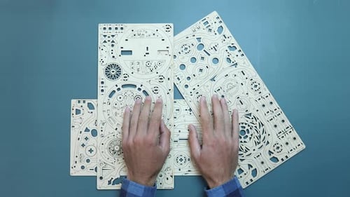 Puzzle mécanique en bois, jouet sur table