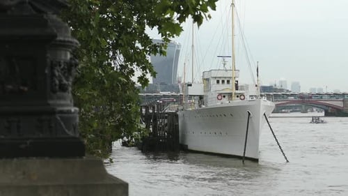 London City - Victoria Embankment - Wellingtonschiff - Blackfriars Bridge