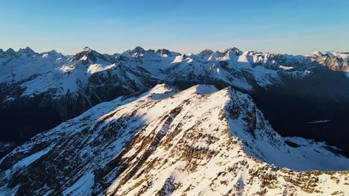 Le mont Mussaachitara, la montagne la plus visitée au-dessus du village de Dombay