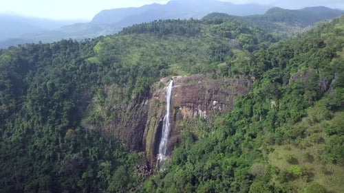 Diyaluma falls waterfall in Sri Lanka.
