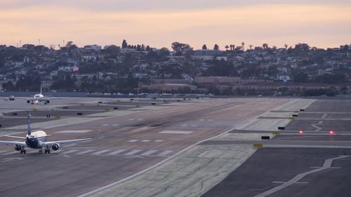 Flugzeug startet