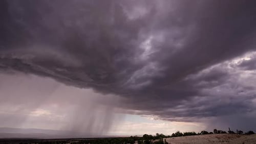 Lapso de tiempo de la tormenta monzónica que atraviesa el desierto de Utah