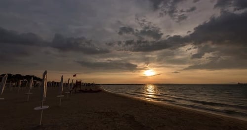 Empty beach at sunset, Time lapse