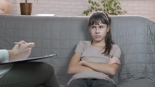 Psychologischer Test mit Mädchen.