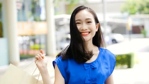 Woman holding a shopping bag to enjoy
