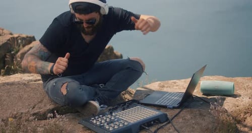 Disc Jockey usa un teclado MIDI