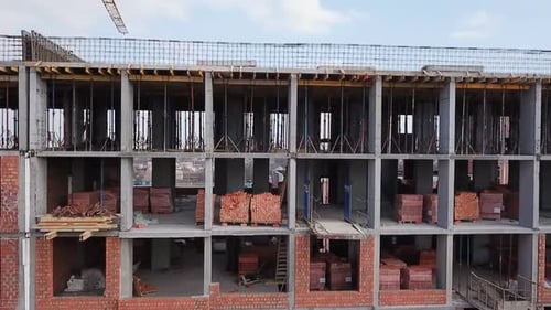 disparar en un sitio de construcción