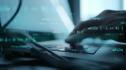 Nahaufnahme der Entwicklung von Programmier- und Codierungstechnologien. Programmierer tippen per Hand auf der Tastatur