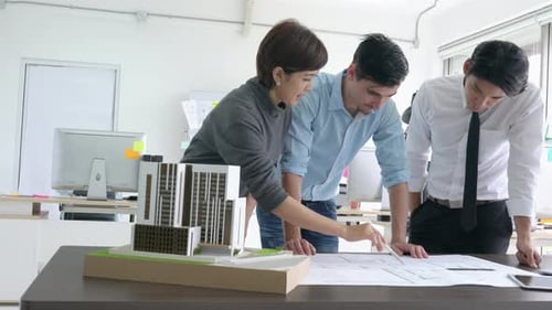 Business people brainstorm idea