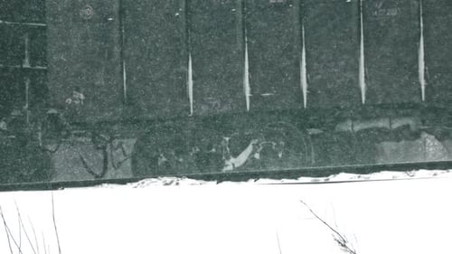 Super-Zeitlupenwagen bewegen sich auf der Eisenbahn