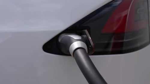 Carga de un coche eléctrico 08