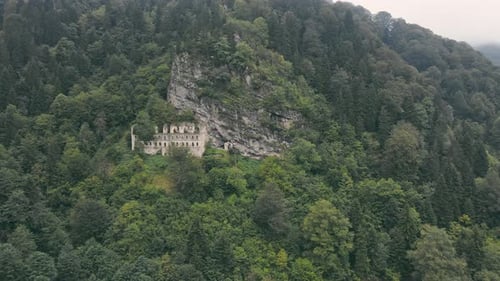 Das Kloster Vazelon ist ein unbenutztes historisches Kloster in Trabzon
