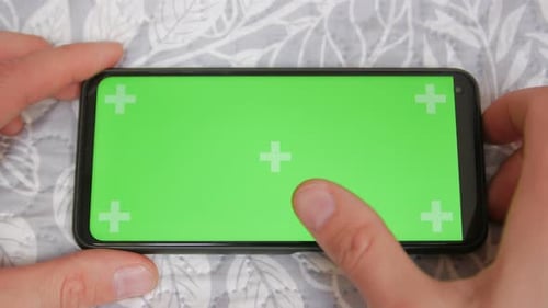 Écran vert du smartphone Fingers