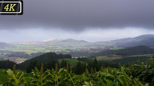 Niedrige Wolken über den Azoren