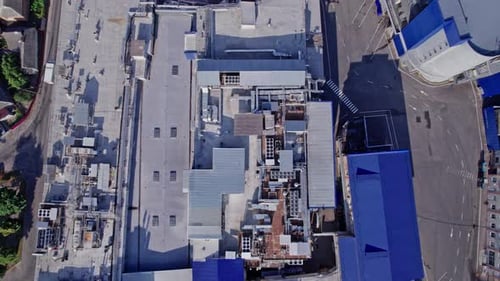 Panoramaaufnahme einer Industrieanlagenzone