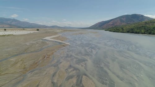 Paisaje del río reseco Filipinas/Luzón