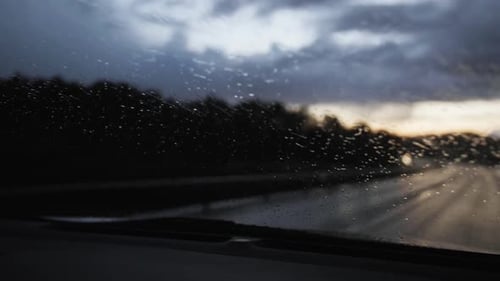Lluvia en el parabrisas