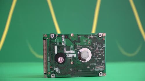 Entretien et réparation de circuits imprimés informatiques avec onde sinusoïdale.