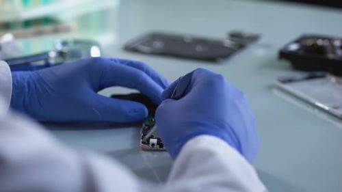 Elektronisch Handmontage von Mobiltelefonen, Verbinden von Geräteteilen, Entwicklung