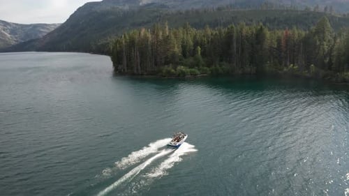 Wake Surfing 4K