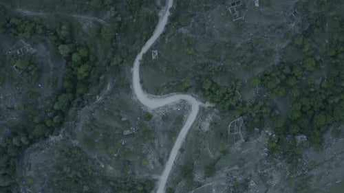 Unglaubliche Serpentine in den Bergen
