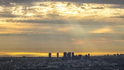 Dramatisch Sonnenuntergang in der Stadt