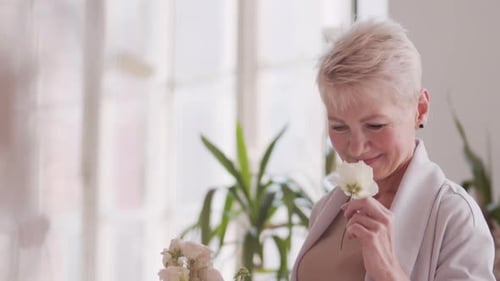 Fleuriste au travail