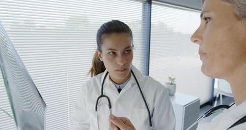 Medical professionals at work 4k
