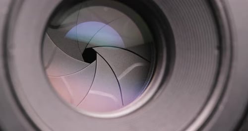 Camera lens adjusting aperture