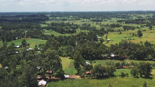 Vista aérea da remota vila africana